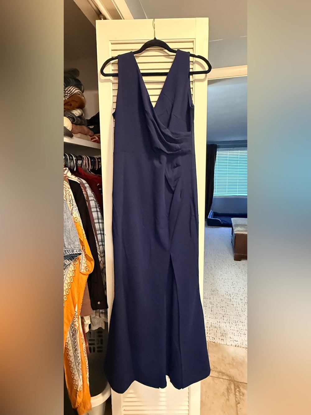 Elegant Navy Blue V-Neck Evening Dress